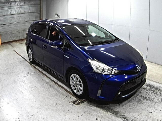 TOYOTA PRIUS ALPHA 2014