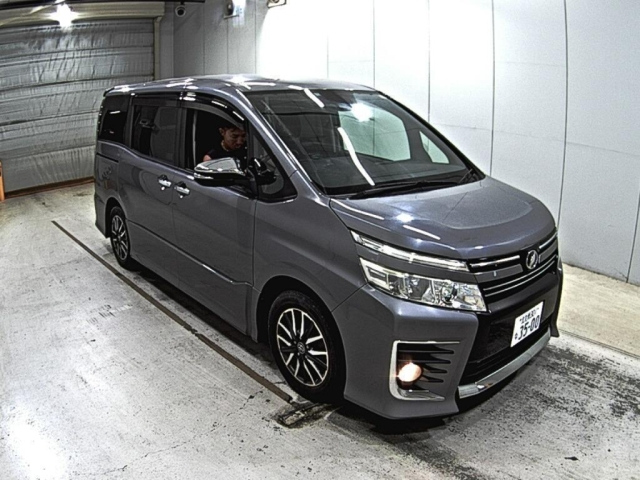TOYOTA VOXY 2016