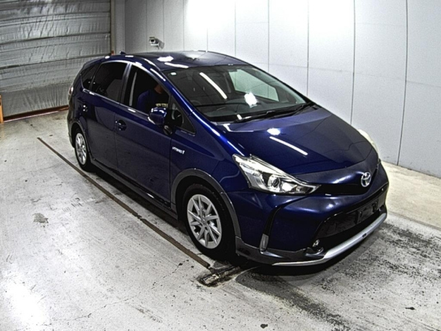 TOYOTA PRIUS ALPHA 2015