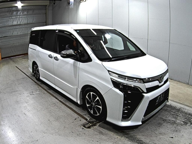 TOYOTA VOXY 2019