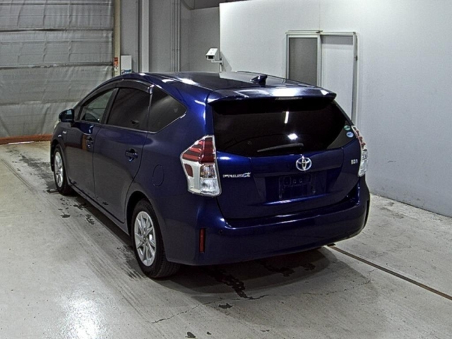 TOYOTA PRIUS ALPHA 2014
