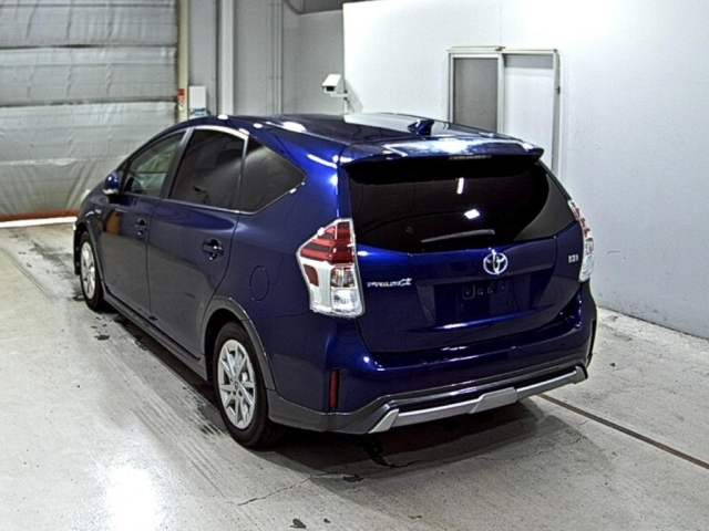TOYOTA PRIUS ALPHA 2015