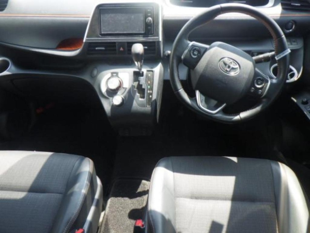 TOYOTA SIENTA 2018