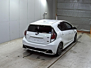 TOYOTA AQUA 2016
