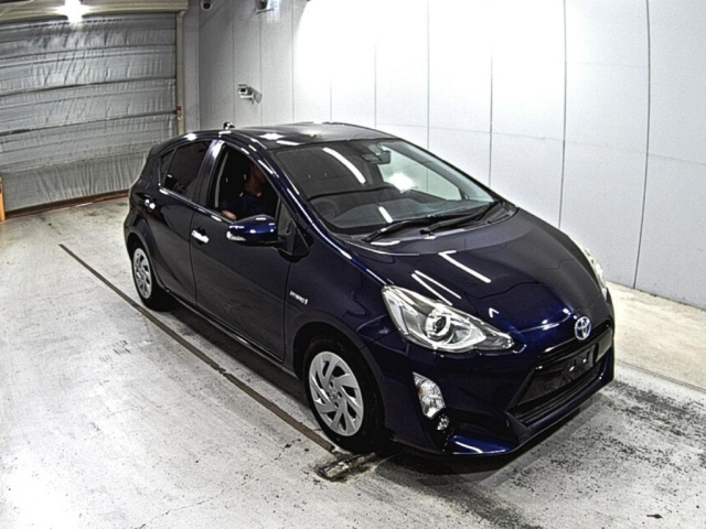 TOYOTA AQUA 2016