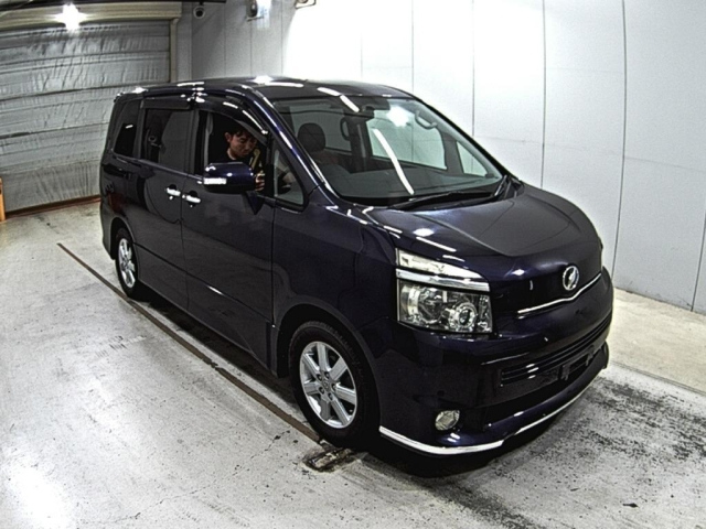 TOYOTA VOXY 2008