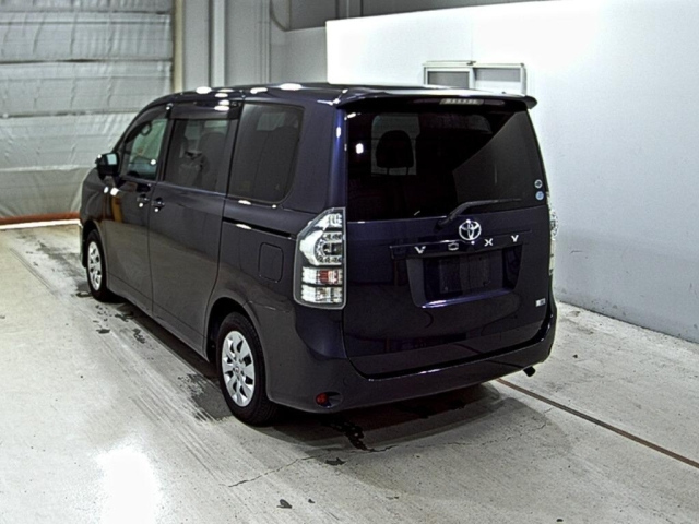 TOYOTA VOXY 2010