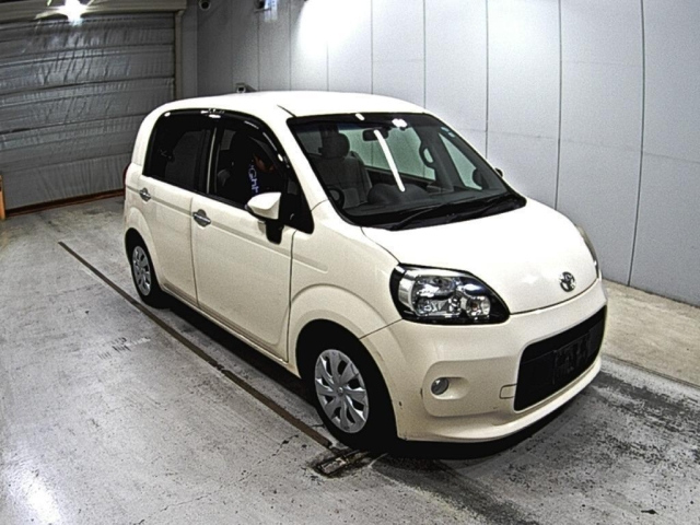 TOYOTA PORTE 2013