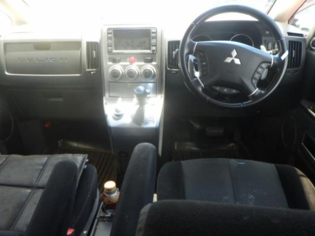 MITSUBISHI DELICA D5 2010