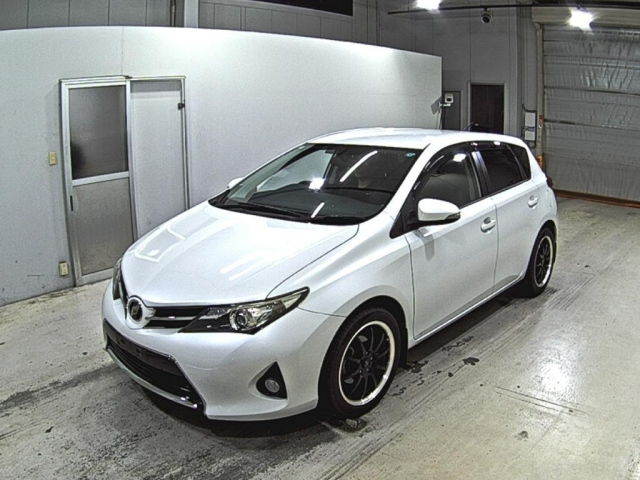 TOYOTA AURIS 2015