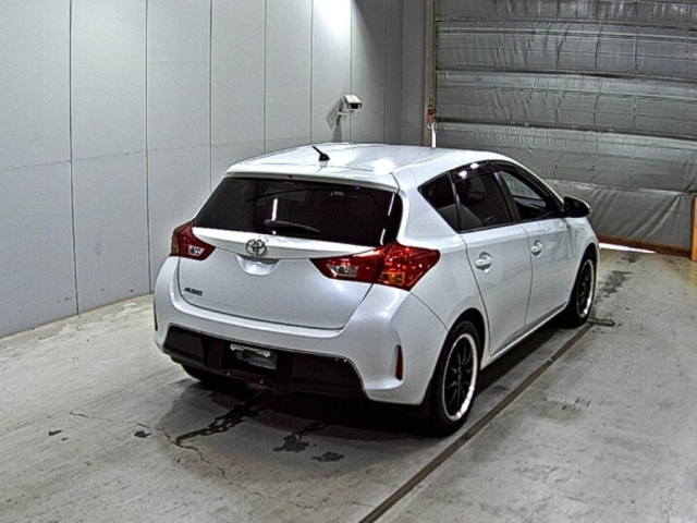 TOYOTA AURIS 2015