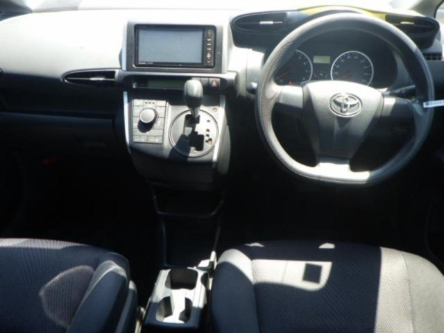 TOYOTA WISH 2015
