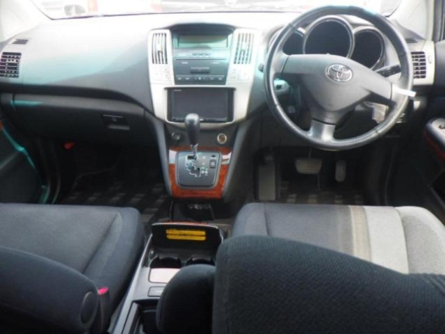 TOYOTA HARRIER 2010