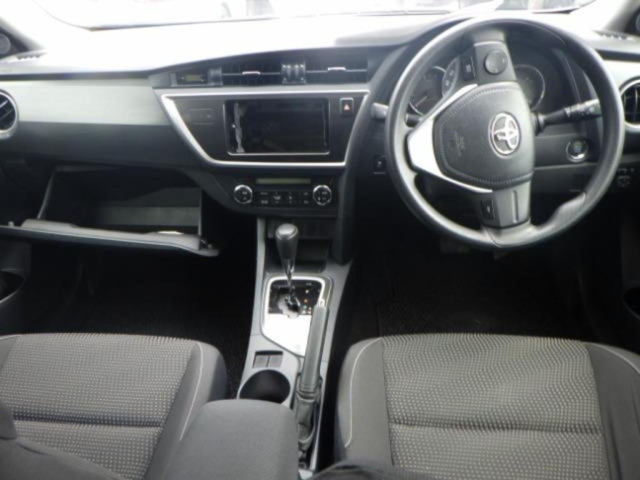 TOYOTA AURIS 2015