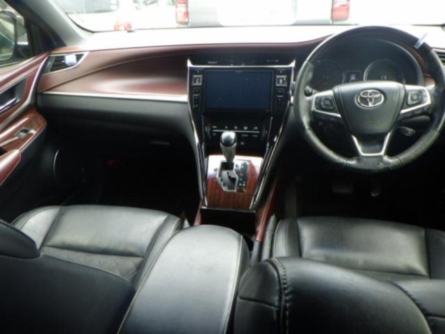 TOYOTA HARRIER 2017