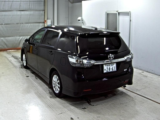 TOYOTA WISH 2015