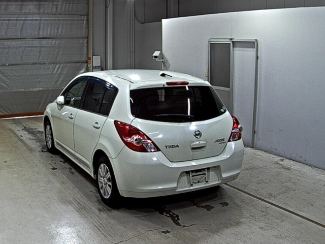 NISSAN TIIDA 2011