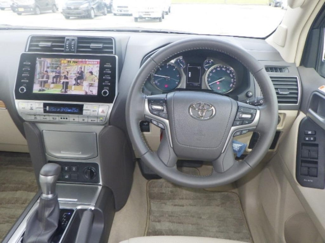 TOYOTA LAND CRUISER PRADO 2023