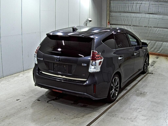 TOYOTA PRIUS ALPHA 2015