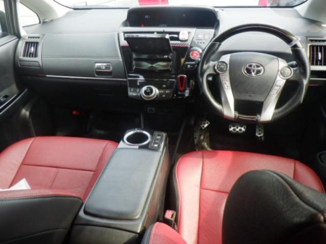 TOYOTA PRIUS ALPHA 2015