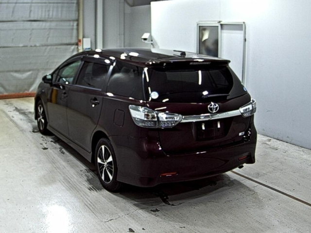 TOYOTA WISH 2013