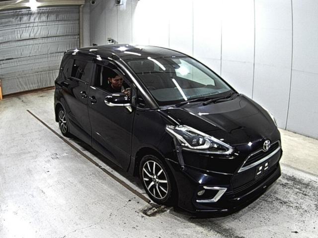 TOYOTA SIENTA 2017