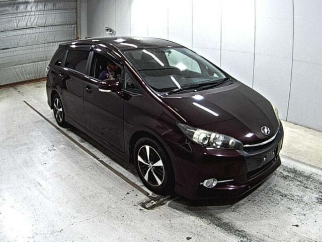 TOYOTA WISH 2013