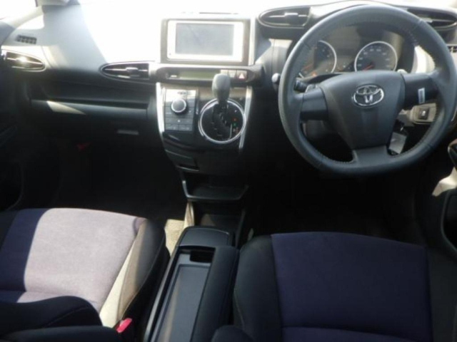 TOYOTA WISH 2012