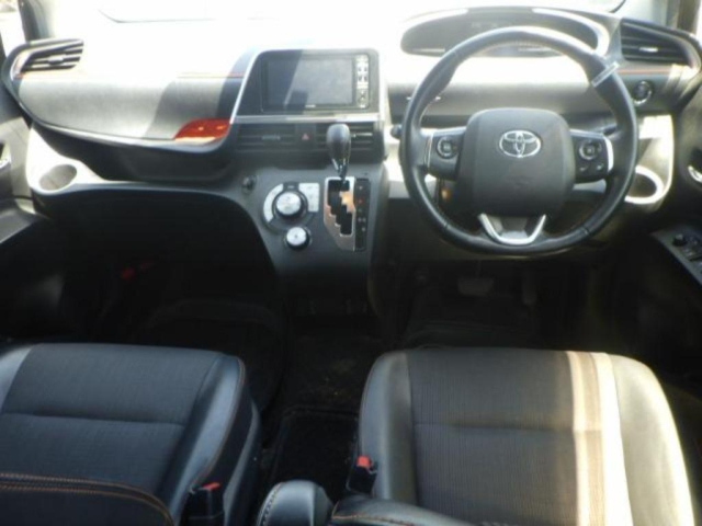 TOYOTA SIENTA 2017