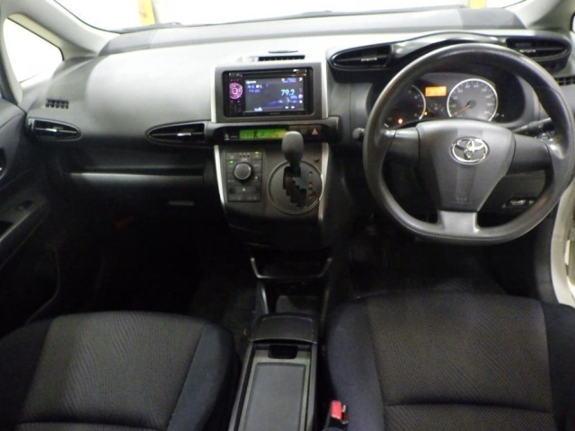 TOYOTA WISH 2012