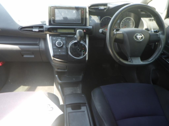 TOYOTA WISH 2013