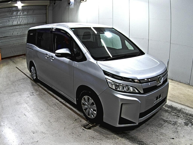 TOYOTA VOXY 2019