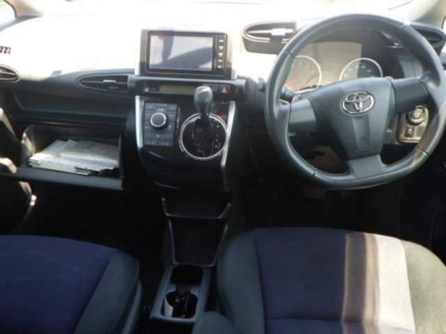 TOYOTA WISH 2016