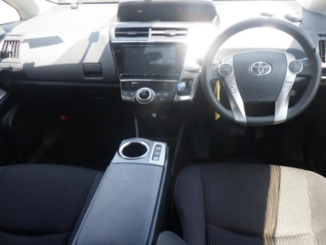 TOYOTA PRIUS ALPHA 2019