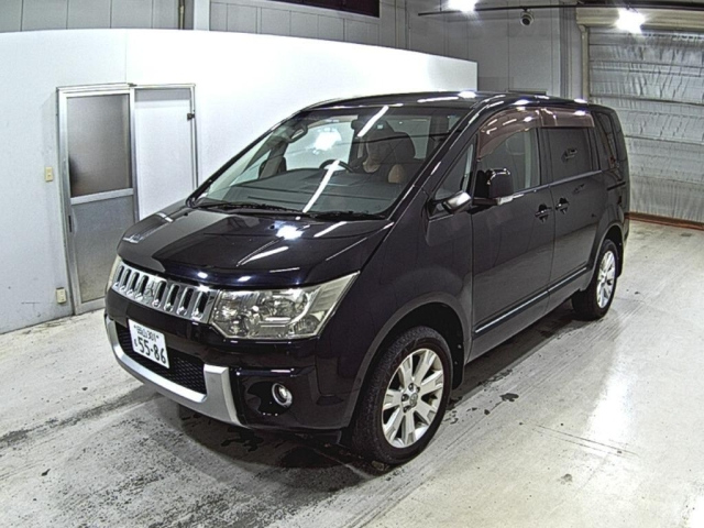 MITSUBISHI DELICA D5 2011