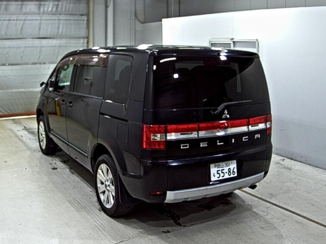 MITSUBISHI DELICA D5 2011