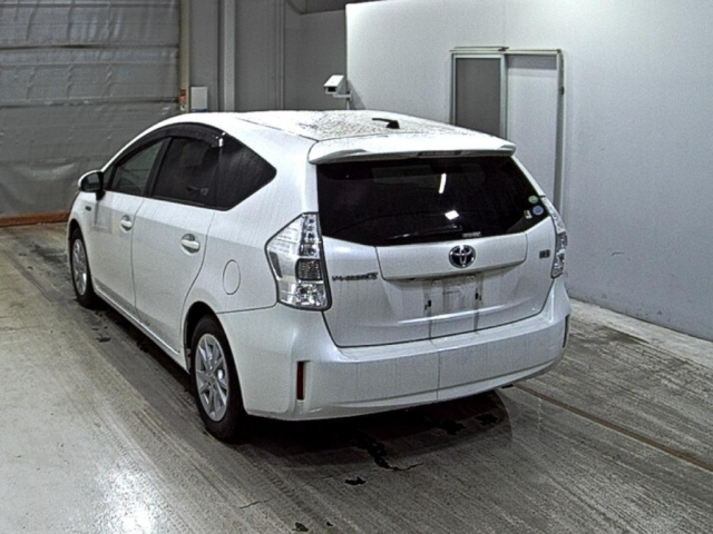 TOYOTA PRIUS ALPHA 2014