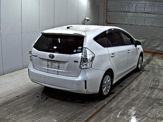 TOYOTA PRIUS ALPHA 2014