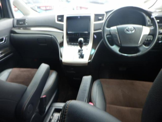 TOYOTA ALPHARD 2013