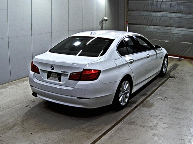 BMW 5 SERIES 2011