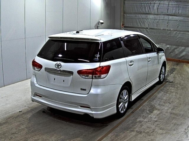 TOYOTA WISH 2010