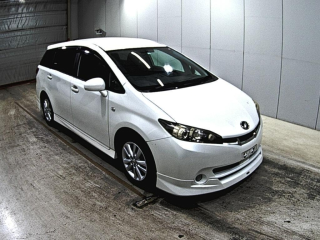 TOYOTA WISH 2010