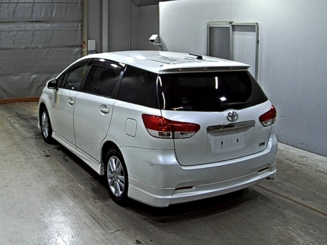 TOYOTA WISH 2010