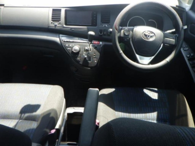 TOYOTA ISIS 2015