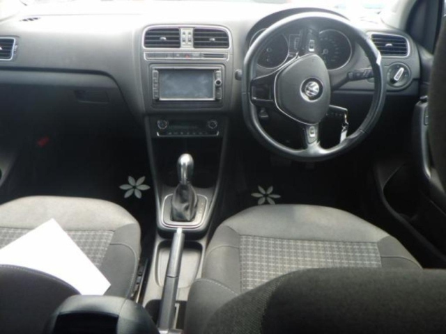 VOLKSWAGEN POLO 2016