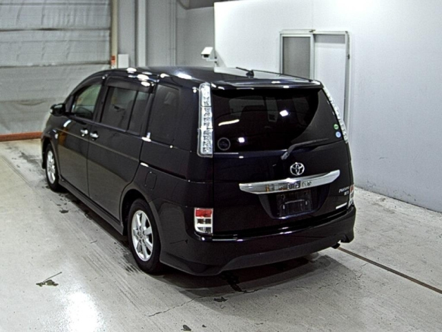 TOYOTA ISIS 2012