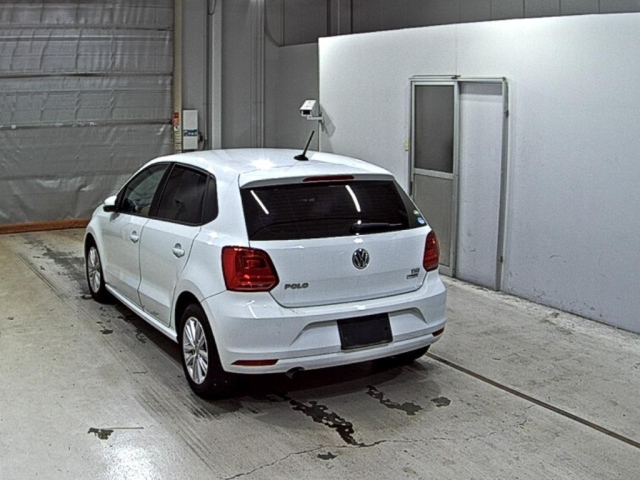 VOLKSWAGEN POLO 2016