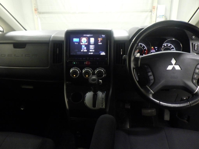 MITSUBISHI DELICA D5 2013