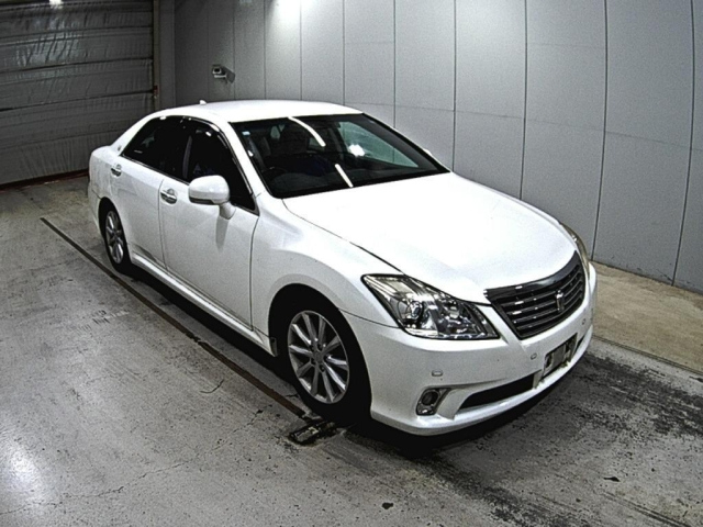 TOYOTA CROWN 2010