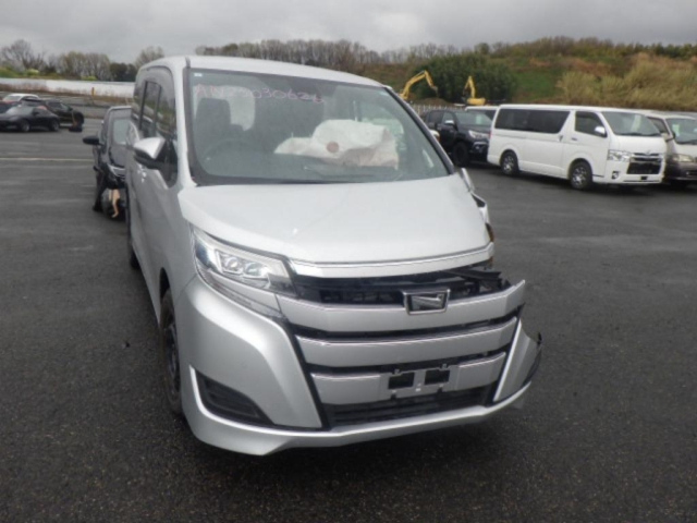 TOYOTA NOAH 2021
